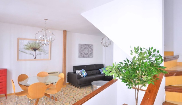 Spacious house for 6 persons, Granada Centre,private garage