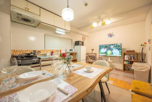 Spacious house hotel-style linen 1 minute walk from the station 30 minutes to USJ 15 minutes to Dotonbori 7 minutes to Umeda