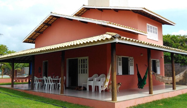 Spacious house inside a gated community in Itacimirim.