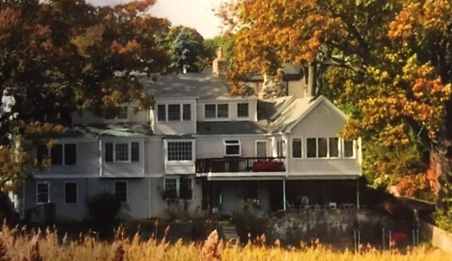Spacious House Next To Nature Preserve Adjacent To Long Island Sound