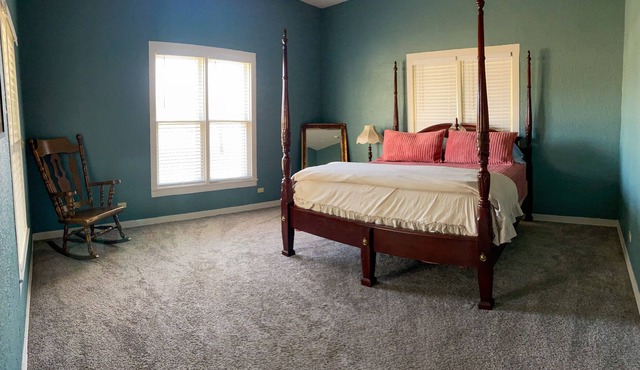 Spacious House & Private Yard in a Quiet and Quaint Neighborhood