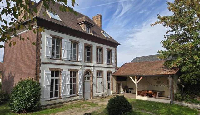Spacious house, sleeps 16, garden