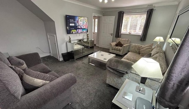 Spacious House To Accommodate 6