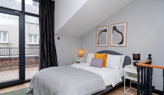 Spacious House with 4 Bedrooms, 2 Bathrooms and Terrace Balcony