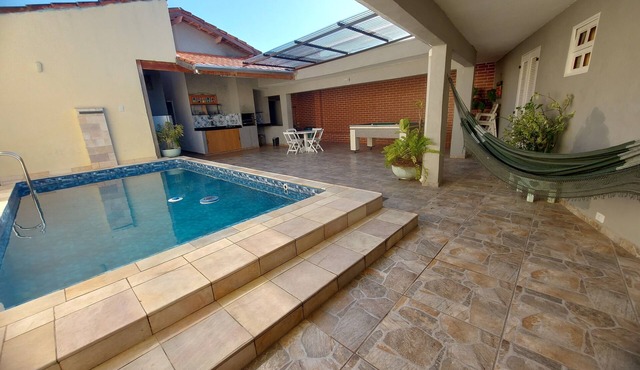 Spacious house with accessibility. A few meters from the beach.