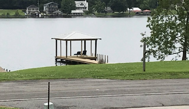 Spacious house with big yard and private pier! Lots of parking