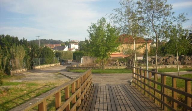 Spacious house with closed farm next to the sea