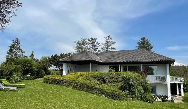 Spacious house with garden and magnificent views of the Upper Main Valley