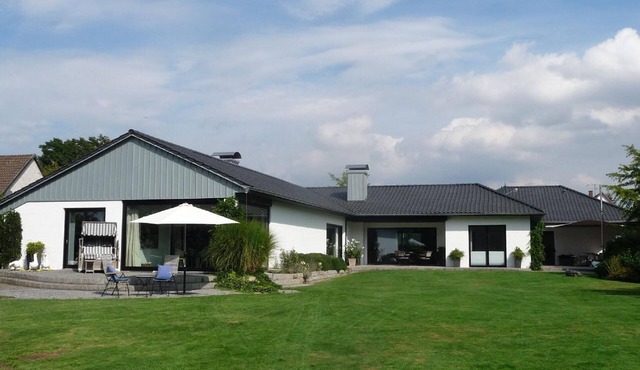 Spacious house with fantastic gardens