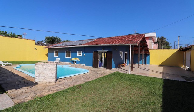Spacious house with heated pool, 400 meters from the beach *SPECIAL PRICES*