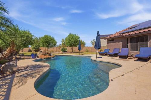 Spacious House with Heated Pool Near Peoria Sports Complex