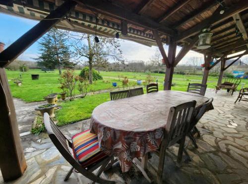 Spacious house with large garden in Valdivienne