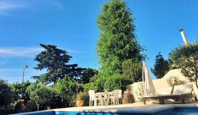 Spacious House with Pool! Excellent location