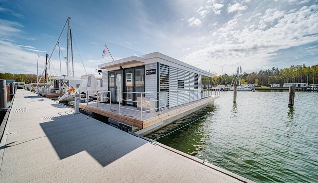 Spacious HouseBoat in Peenemünde