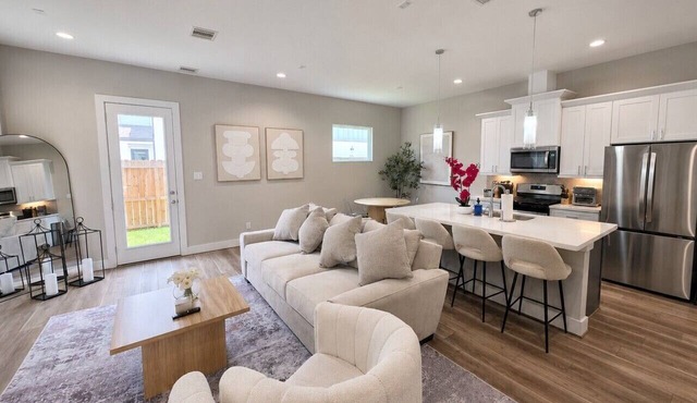 Spacious Houston 3BR near MAJOR INTERNATIONAL SPORTING EVENT events downtown nightlife dining stadiums and IAH airport