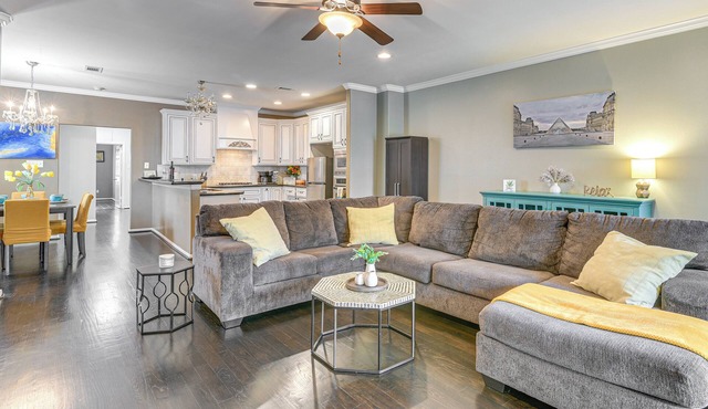 Spacious Houston Heights Home < 6 Mi to Downtown!