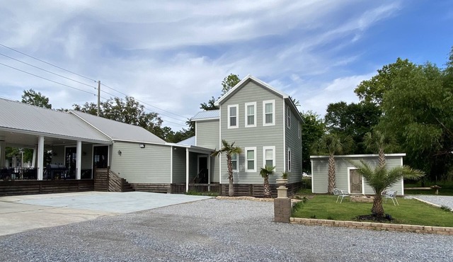 Spacious Huge Deck Downtown Family Friendly