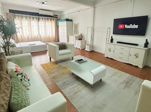 Spacious, just an 850m walk to MRT Rama 9 station