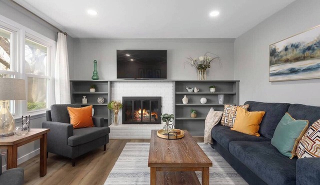 Spacious King Beds! Quiet & Walkable| Fenced Yard