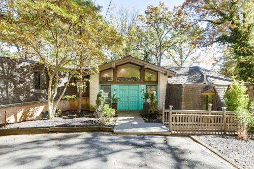 Spacious King of Prussia Home w/2 Game Rooms