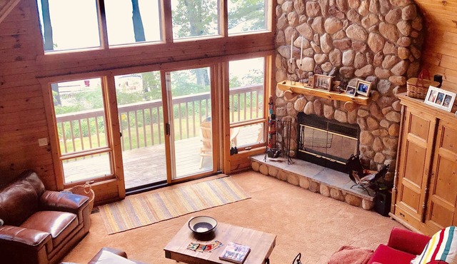 Spacious Lac Courte Oreilles home! Stunning views. Book for the Cranberry Fest!