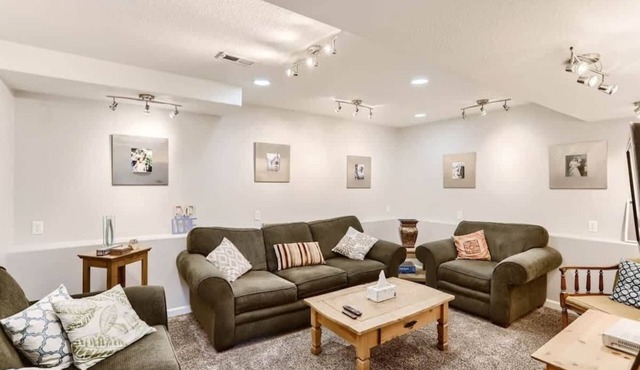 Spacious Lafayette Retreat - 20 Mi to Denver!