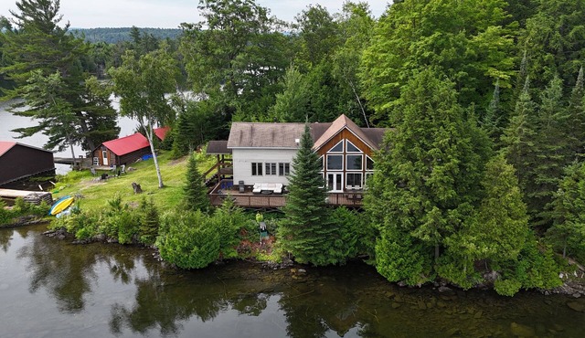 Spacious Lake Panache Island Retreat. Large Private Dock, Sauna & Amazing Views