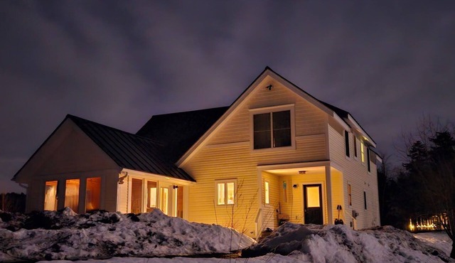 Spacious lake front home minutes from Stowe, Smugglers Notch, and Jay Peak