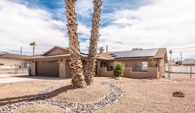 Spacious Lake Havasu Getaway! 90ft Boat Parking