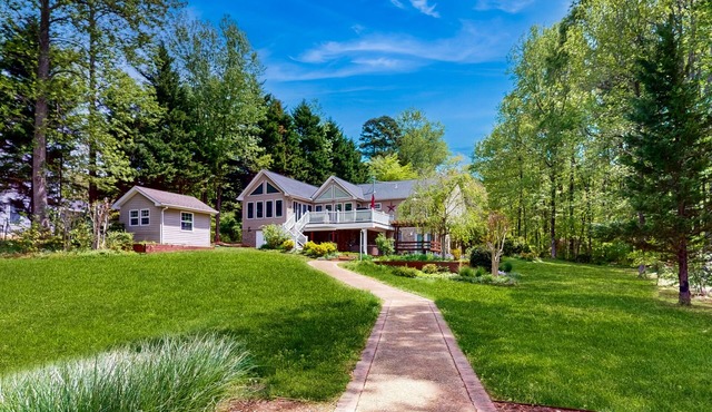 Spacious lakefront house w/private hot tub, deck, fire pit & grill