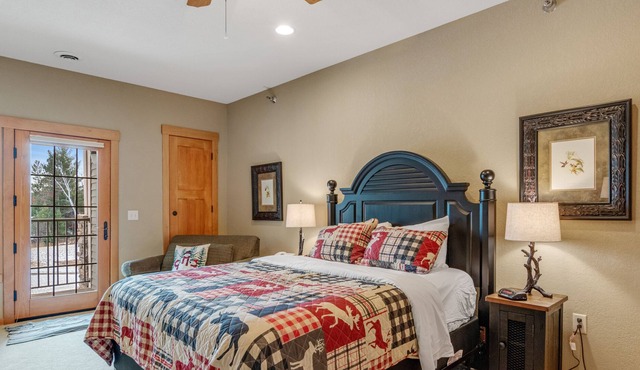Spacious lakefront studio with kitchenette, balcony, pool, hot tubs, & firepit
