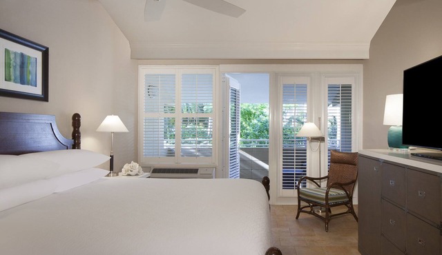 Spacious Lanai Suite! Pool, Marina Access, Walk to Dining Spots & Museums