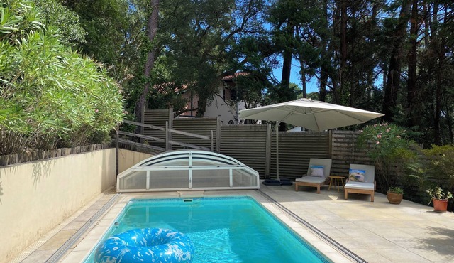 Spacious Landes villa with swimming pool, in the heart of the pines
