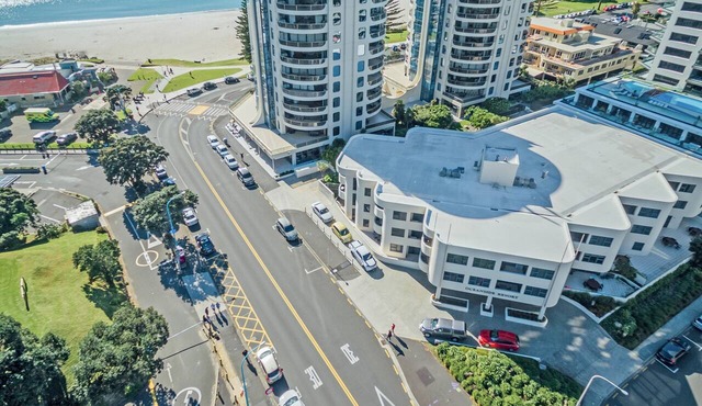 Spacious Large Modern Apartment in Fantastic Location