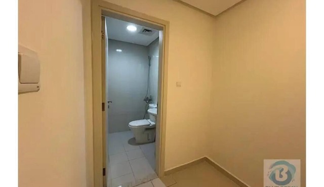 Spacious Layout Golf View Vacant