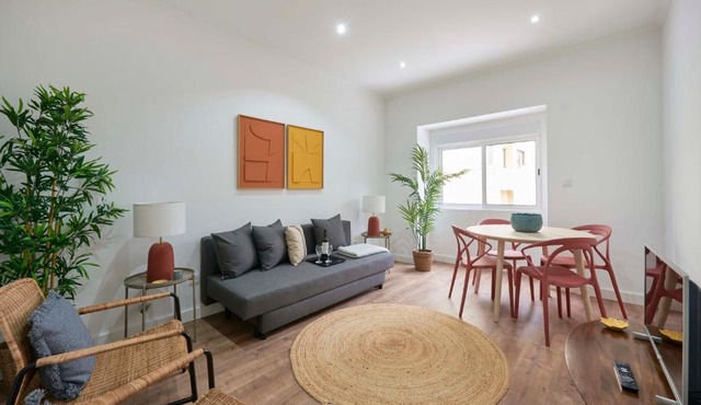 Spacious & Light-Filled 4BR Apartment By TimeColer