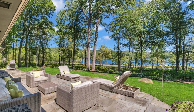 Spacious Litchfield County Lake House steps away from Lake Waramaug Perfect.