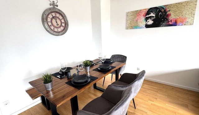 Spacious living & 10 minutes to BA