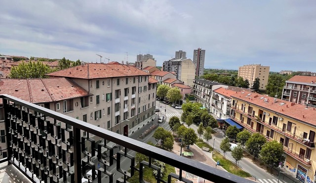 Spacious Living with Balcony near Fondazione P.