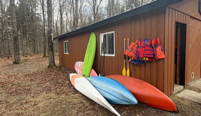 Spacious Lodge @Madawaska |Ideal for Groups|Trails