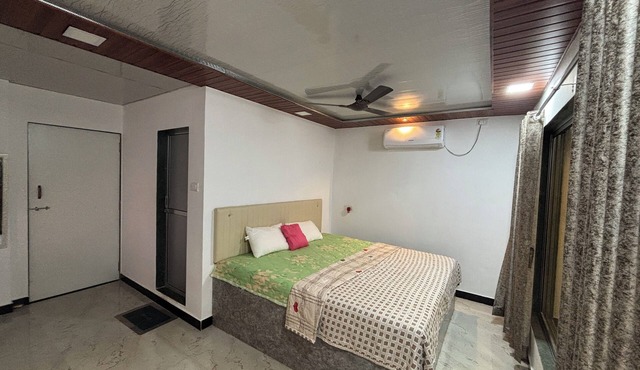 Spacious lodge with 8 bedrooms and WiFi, AC in beautiful Virar