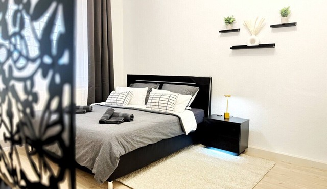 Spacious Loft Living: 130m² Apartment Near Berlin's Top Sights