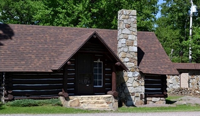 Spacious Log Cabin for an Unforgettable Family Adventure in Markleysburg, Pennsylvania