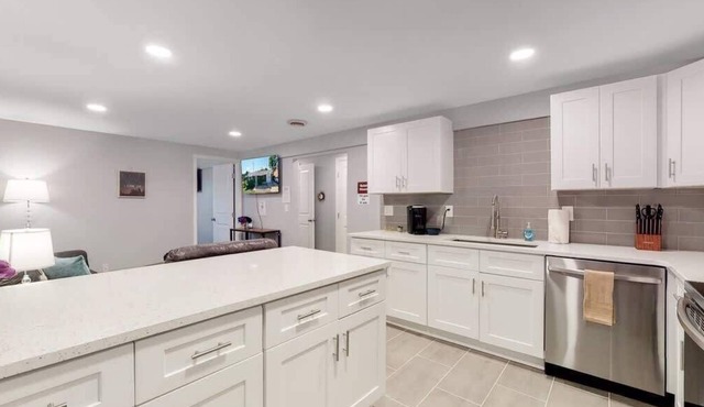 Spacious Lower Unit Updated Two King Beds in Denver