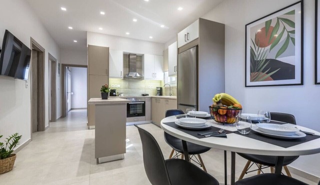 Spacious & Luxe 3 BR Downtown
