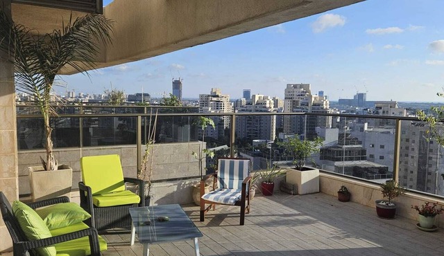 Spacious & Luxurious 5BR in Holon w/AC, Wi-Fi, Veranda, Parking, Near Tel Aviv