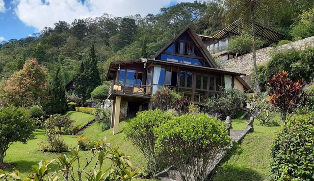 Spacious, Luxurious Lake Cabin in the Fresh Mountain Air of Bedugul