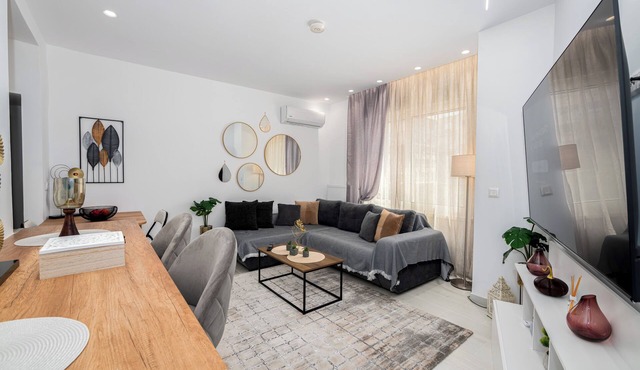 Spacious luxury 2BR flat - Pagrati square