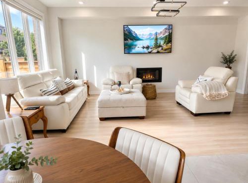 Spacious Luxury 4BR Aurora Home with BBQ & Parking