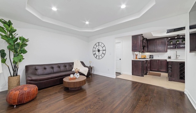 Spacious Luxury 5 bed/3 bath house with Pool and Gameroom in fantastic Houston